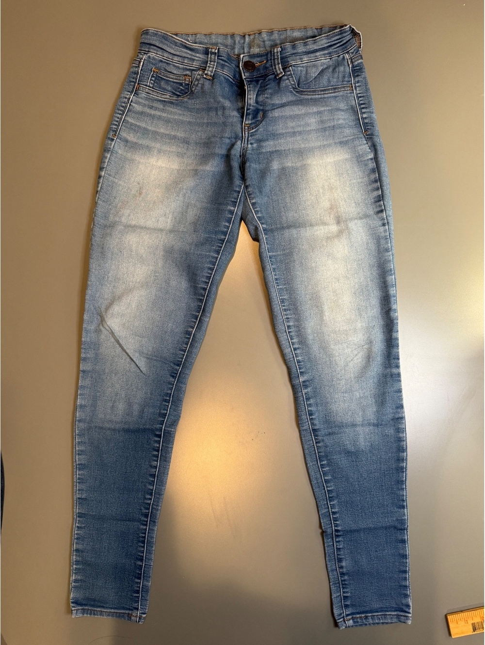 Light Wash Blue Skinny Jeans with Faded Detailing, Size 5